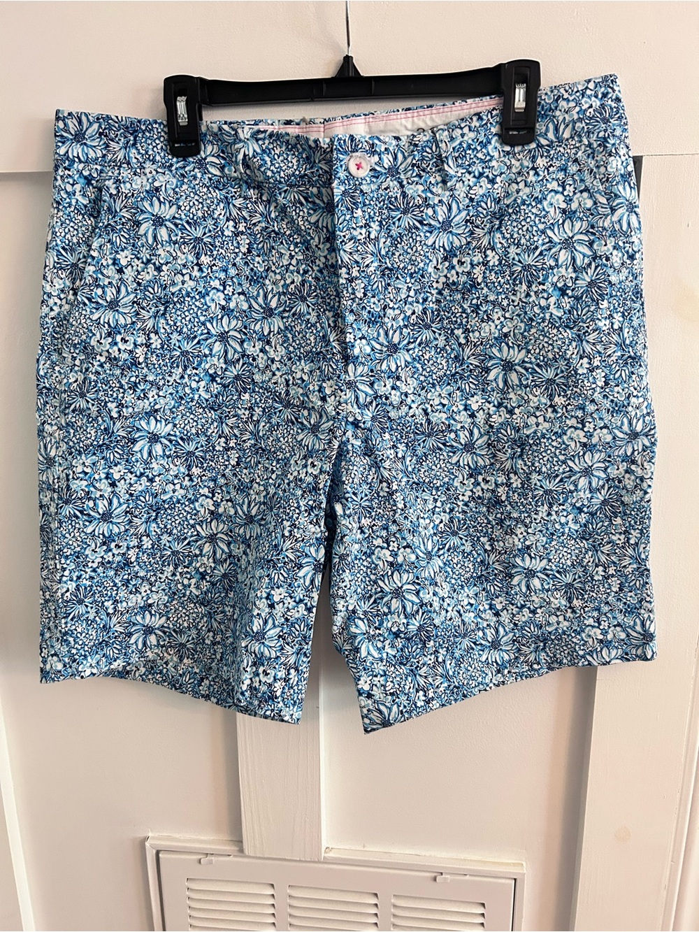 Lilly Pulitzer Beaumont shorts in the Cumulus Blue Blooming Together size 36